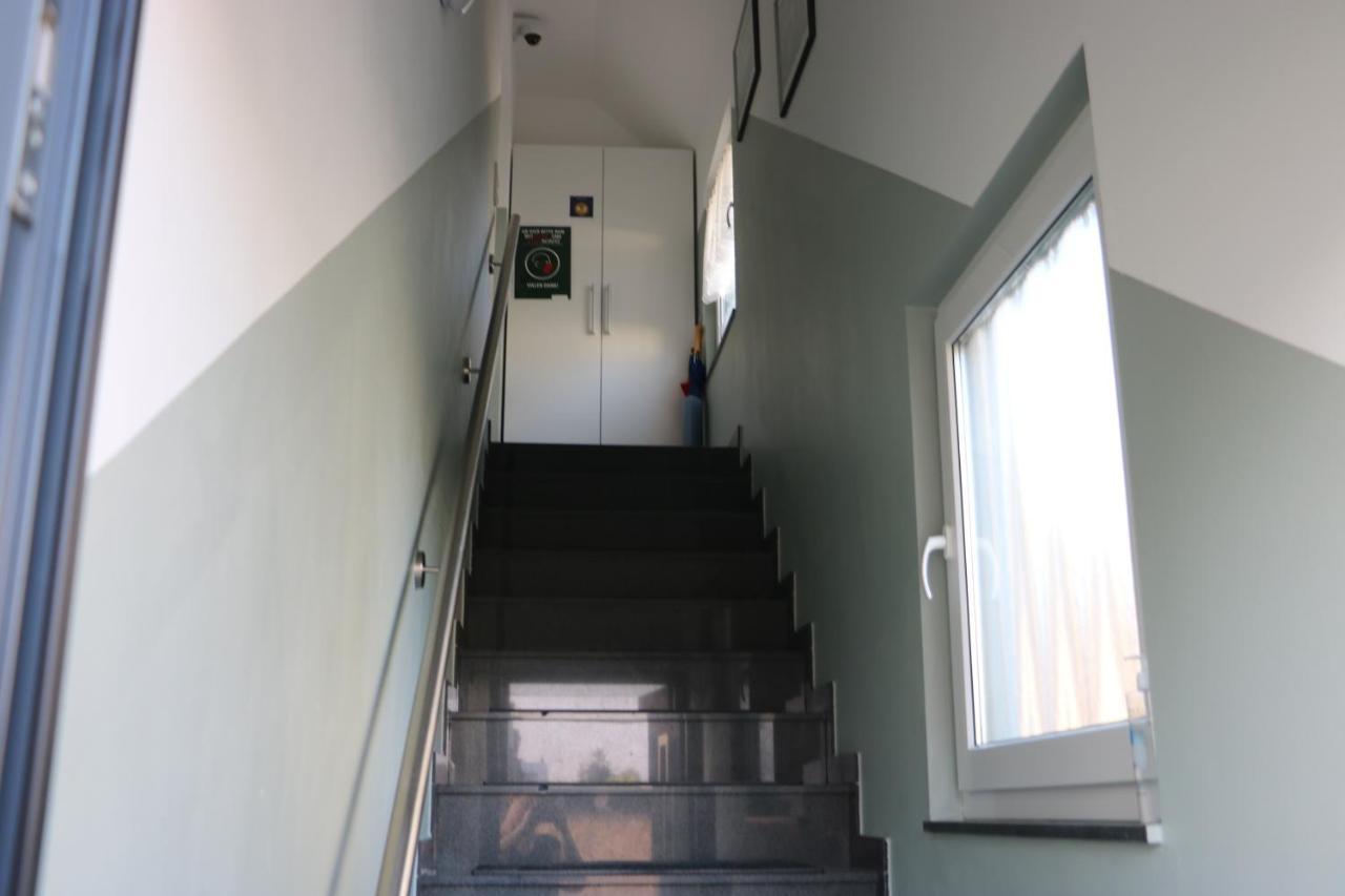 Rooms In Duesseldorf Near The Airport/Fair ภายนอก รูปภาพ
